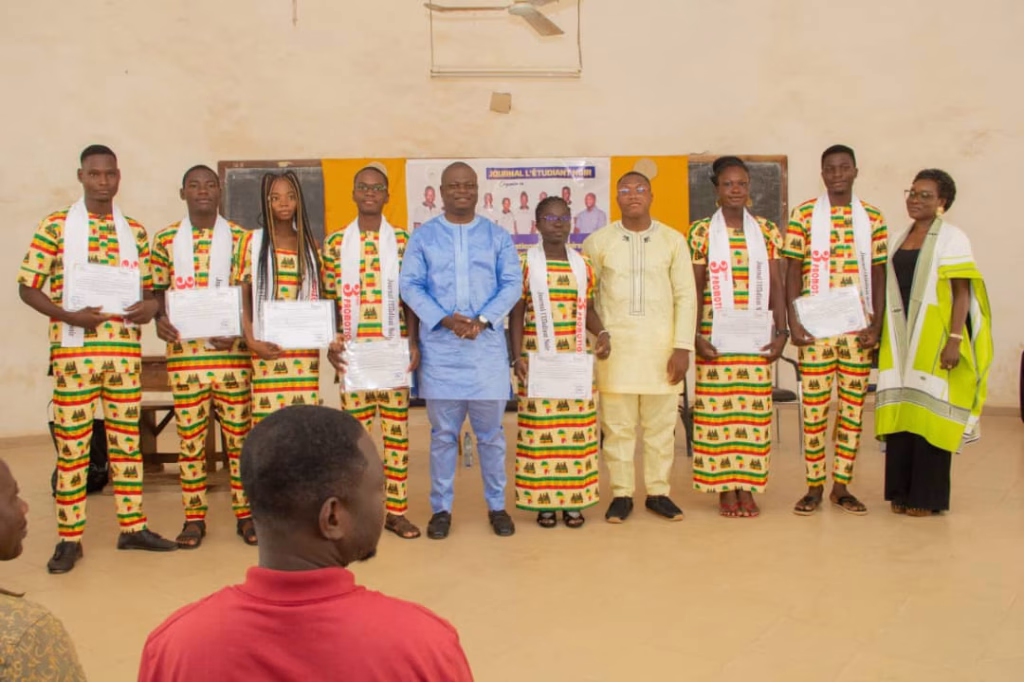 Remise d'attestation à l'Université de Parakou : Le journal l’étudiant noir met une dizaine de journalistes sur le marché de l’emploi 