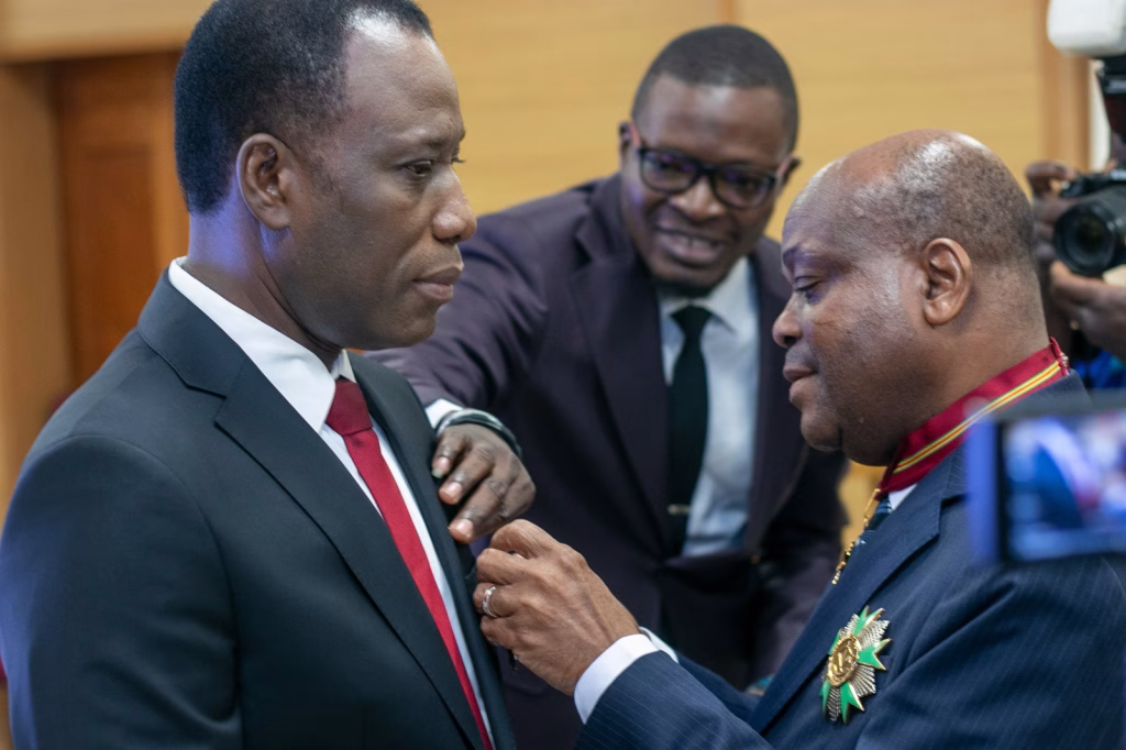 Cour constitutionnelle :  Hospice HOUENOU de DRAVO, élevé au grade de chevalier de l’ordre du mérite du Bénin