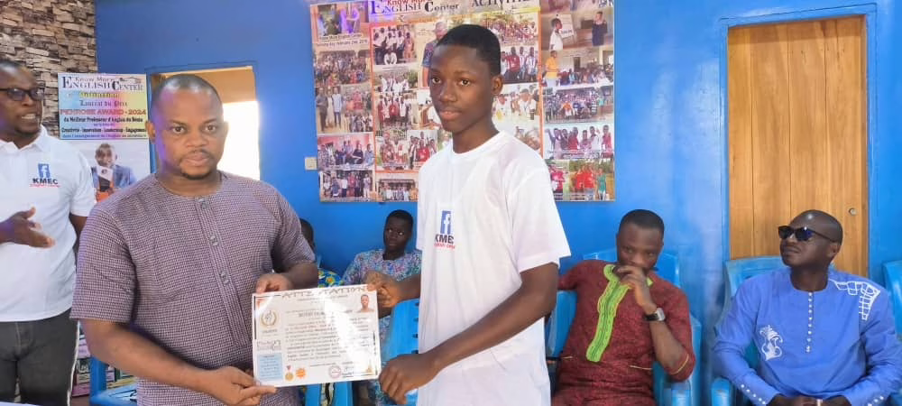 2eme édition de la Bourse Somankpon à Know more English center : Hyppolite Lawani promeut l’excellence en milieu scolaire à Houeyogbé