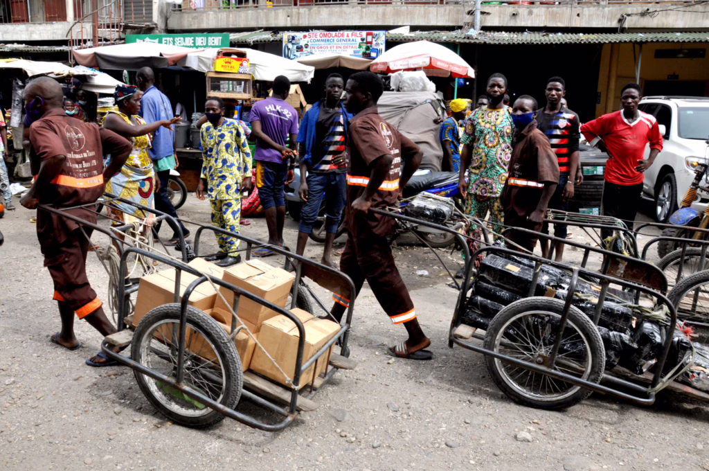 Grandes artères et trottoirs des routes asphaltées au Bénin : Interdiction de la circulation anarchique des véhicules à bras