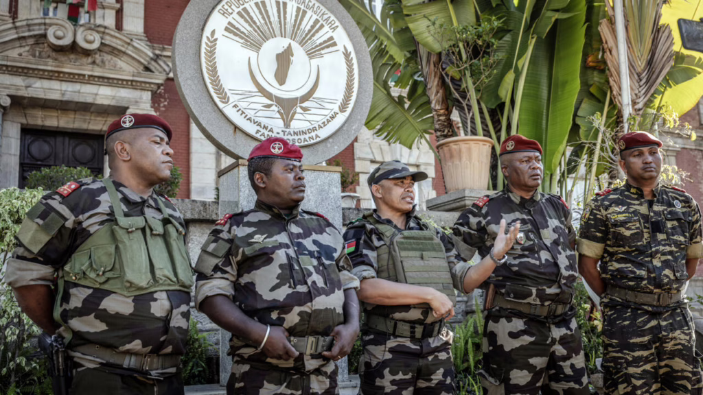 Madagascar : L’Assemblée nationale vote la destitution du président, des militaires disent «prendre le pouvoir»