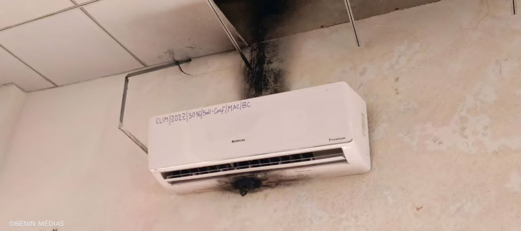Département de l'Atlantique : Un climatiseur prend feu en pleine session  à la mairie d’Abomey-Calavi 
