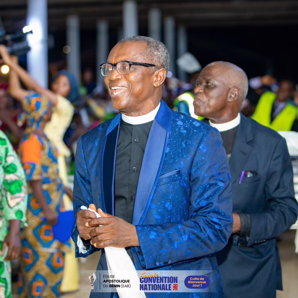 33e Sainte Convention Nationale et annuelle de l’Eglise Apostolique du Bénin : Le Président Comakpogni et les fidèles prient pour la paix et la protection des institutions de la République