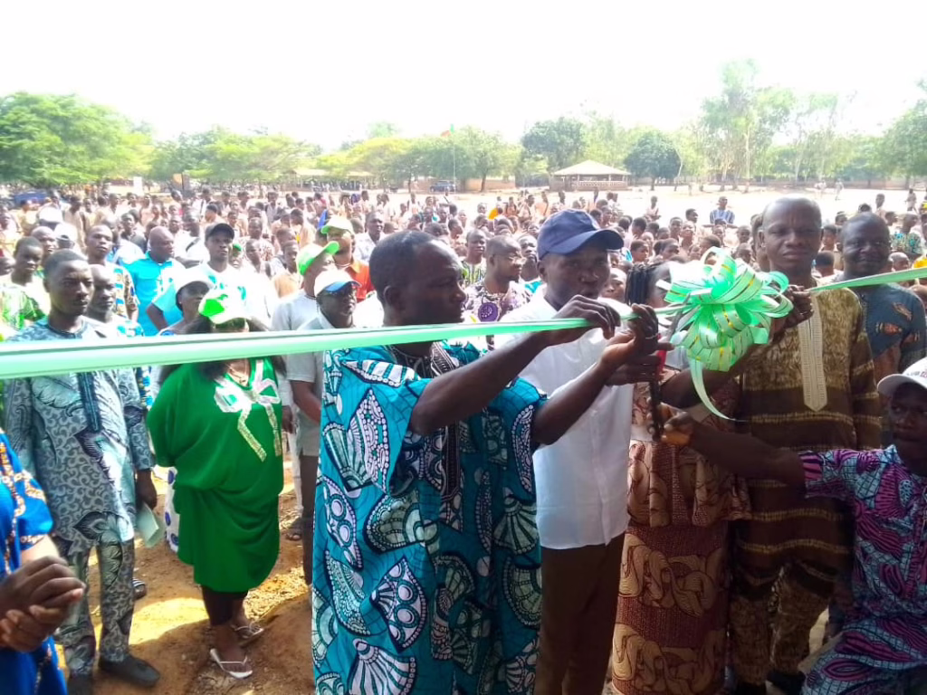 Promotion de l’éducation dans le Couffo : François Gbodo concrétise une promesse faite au CEG 2 Dogbo