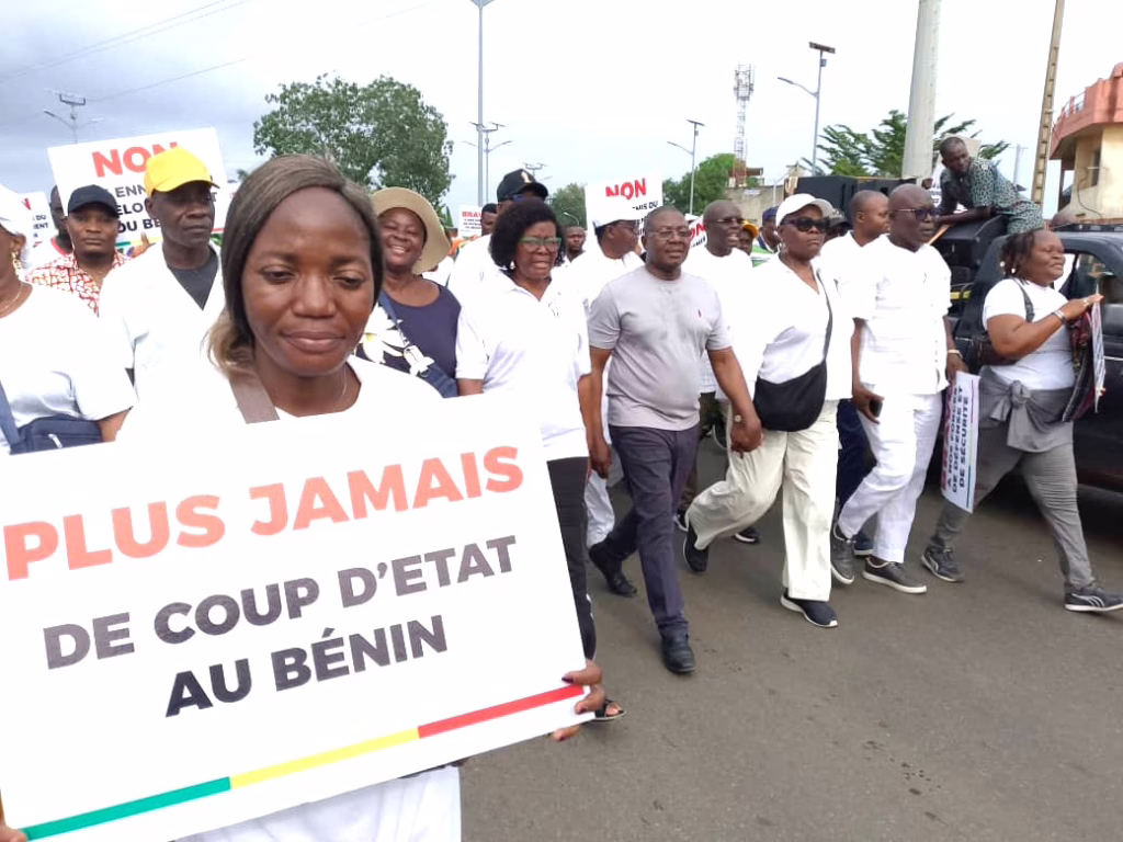 Gigantesque marche à Porto-Novo hier : Mobilisés autour de Karim da Silva, les filles et fils de l’Ouémé disent non à la tentative de putsch 