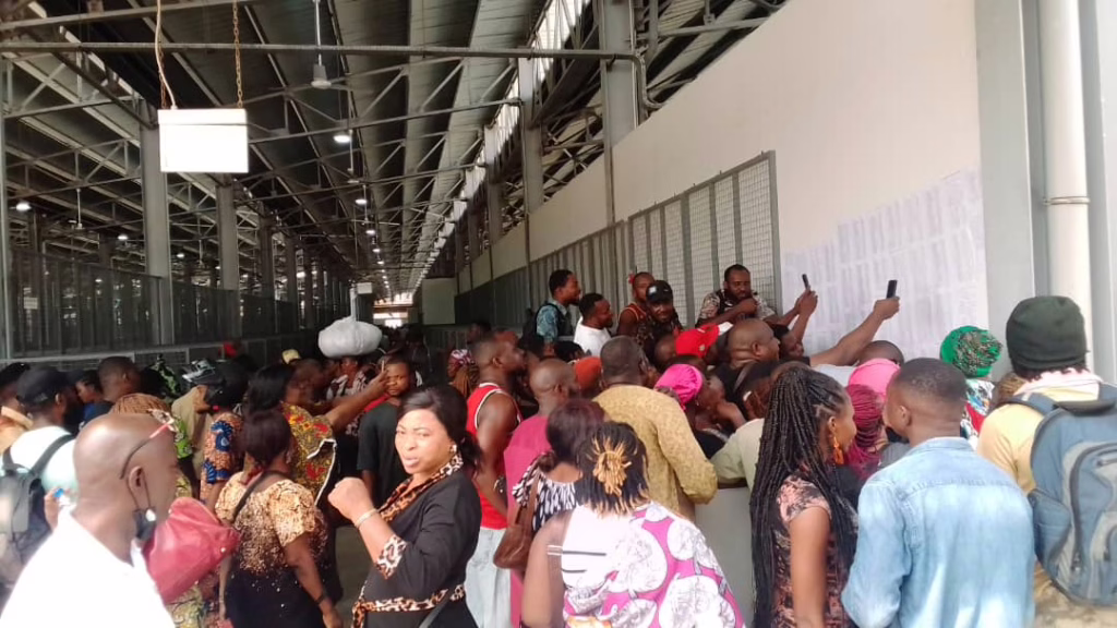 Inauguration du marché de friperie PK3 : La joie officielle vite rattrapée par la colère des commerçants