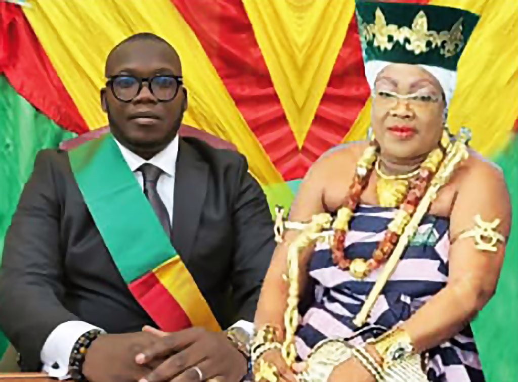 Bénédictions royales pour le nouveau maire d'Abomey : Sa Majesté NOUTCHEWE AHANTOUN-AGBANGBE AKABA DAJAN félicite Franck Kpassassi