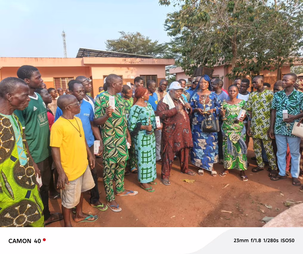 Département du Couffo : Dr Raphaël Tchidimé sensibilise contre l’alcool frelaté et célèbre le leadership féminin à Toviklin