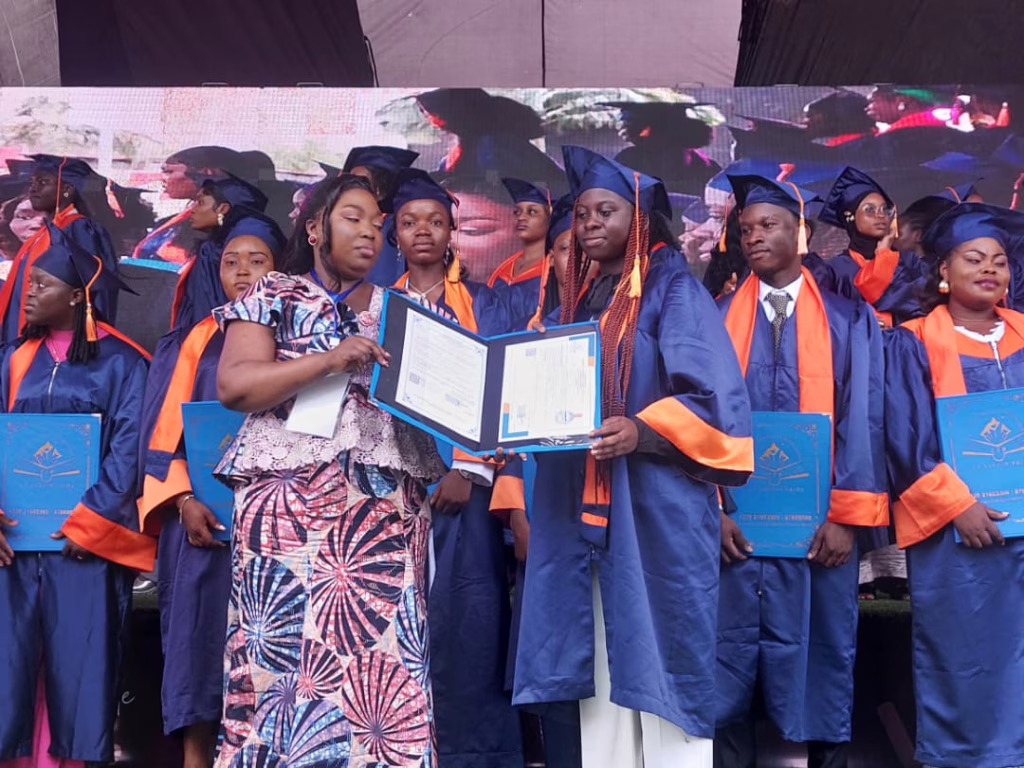 Cotonou : 700 étudiants du CEFP « Le Savoir-Faire »  reçoivent leur parchemin pour 10 ans d’impact