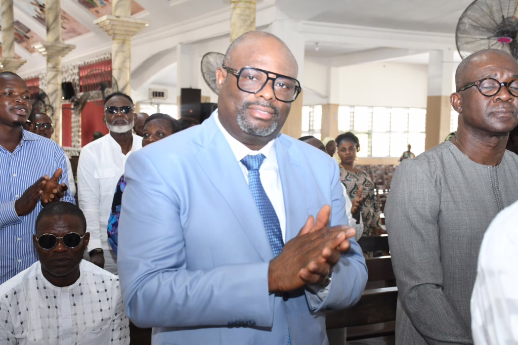 Messe d’action de grâce à l’Église Saint Jean-Baptiste de Cotonou : Emmanuel Gagnon célèbre le Président Talon, la Première Dame et leur famille