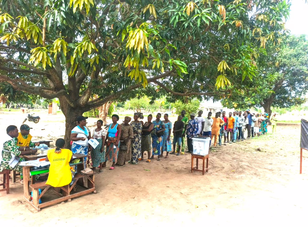 Présidentielle de 2026 au Bénin : Forte affluence des électeurs dans les bureaux de vote