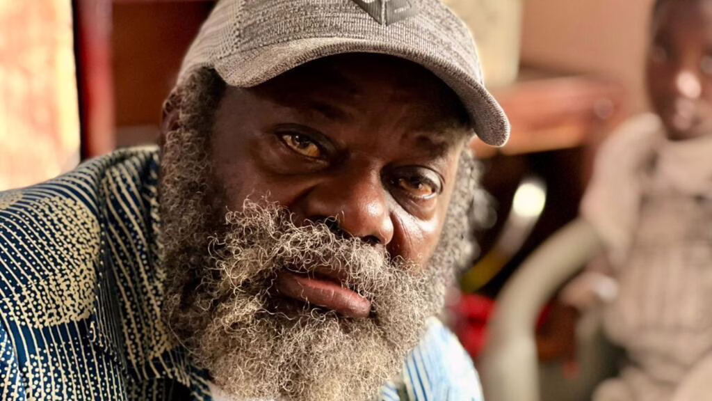 Cameroun : Un journaliste réputé laisse pousser sa barbe tant que son pays n’a pas de nouveau gouvernement