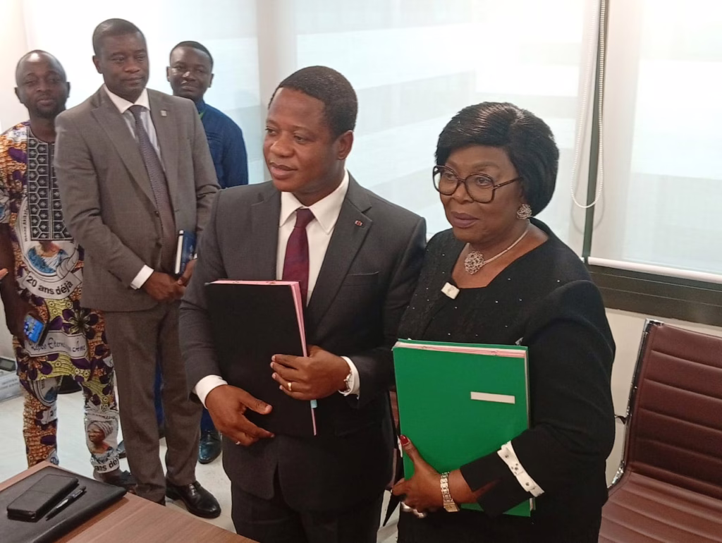Passation de charges au ministère du Budget et de la Fonction publique : ‎Adidjatou Mathys passe le relais à Rodrigue Chaou après dix ans de réformes