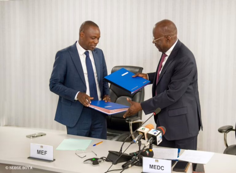Passation de charges au Ministère du Développement : : Abdoulaye Bio Tchané passe le témoin à Aristide Médénou « avec le sentiment du devoir accompli »,
