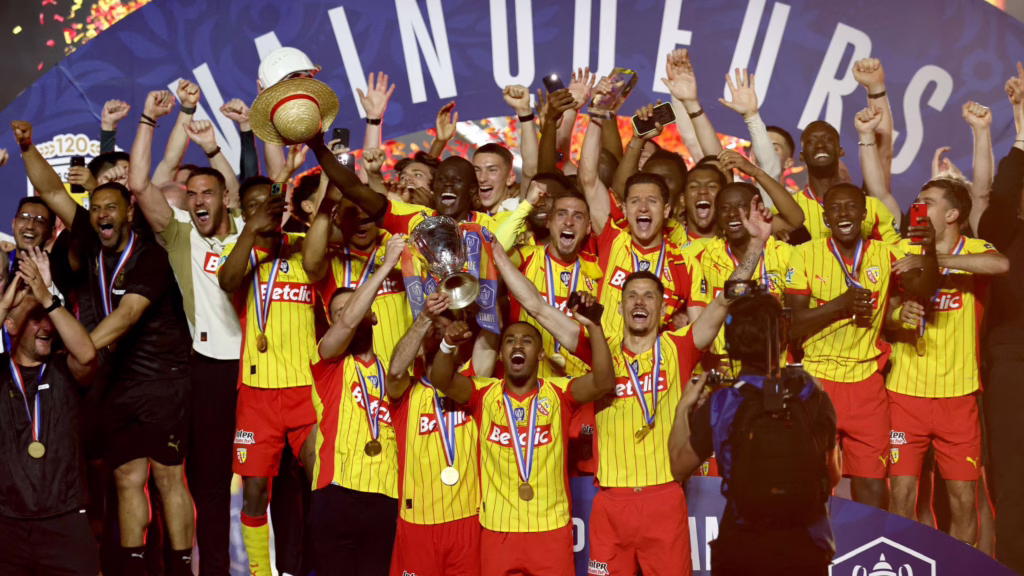 Football  : Lens termine en beauté sa saison et remporte la Coupe de France en battant Nice