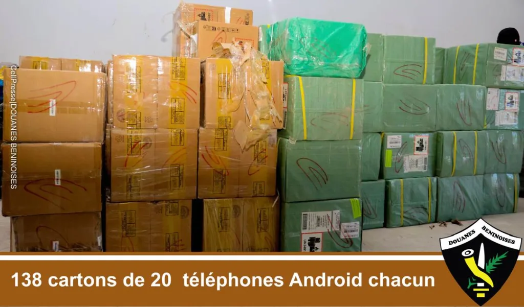 Lutte contre la fraude transfrontalière : Une cargaison record de 5.574 téléphones Android saisis à Hillacondji
