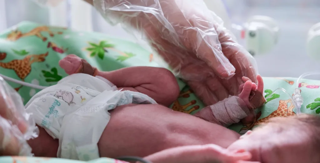 Insolite à Cotonou : Un nouveau-né, attaché à son placenta, abandonné à Kindonou
