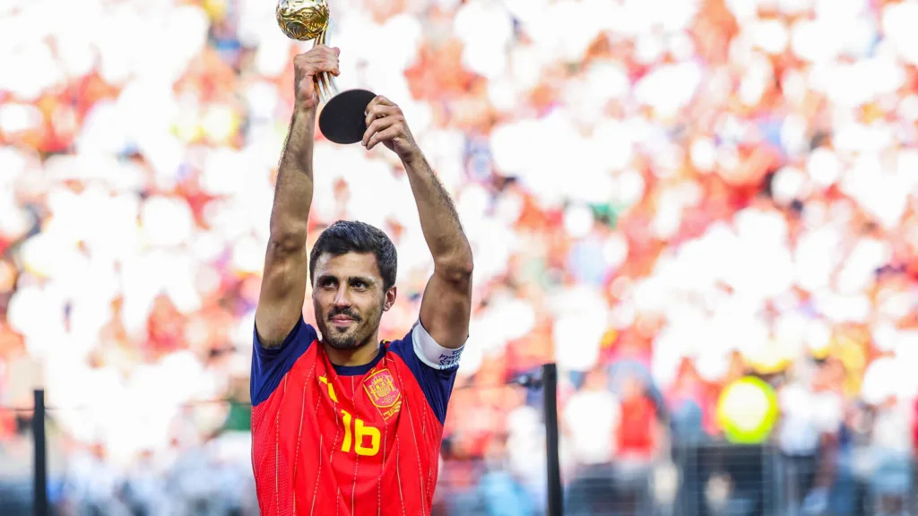 Football : Le FC Barcelone officialise l&rsquo;arrivée du champion du monde Rodri