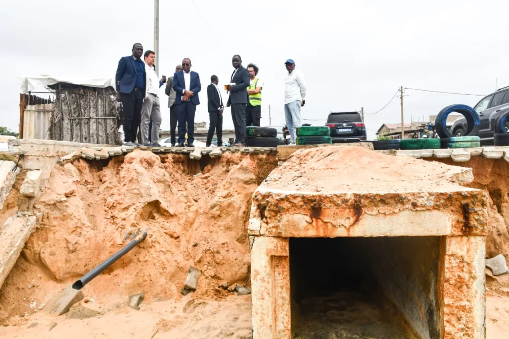 Afin d’évaluer l’ampleur de l’érosion côtière : Le ministre Georges Alé visite le littoral Est