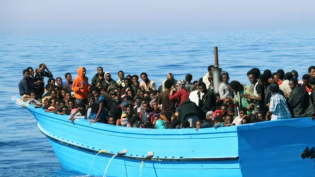 Plus de 300 personnes secourues à bord d&rsquo;une pirogue au large des côtes mauritaniennes