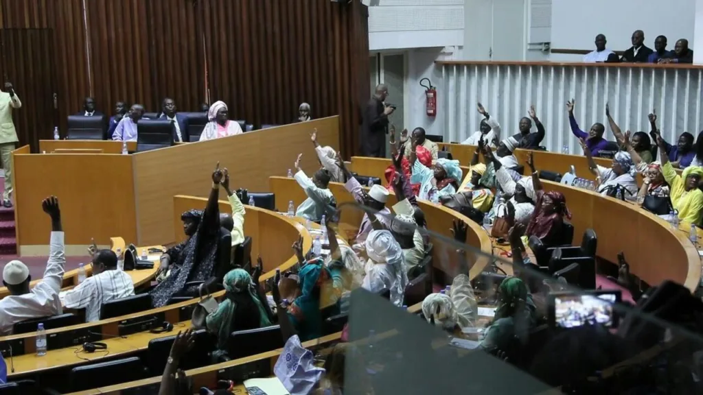 Sénégal : La modification de l&rsquo;article 37 de la Constitution adoptée à l&rsquo;Assemblée nationale