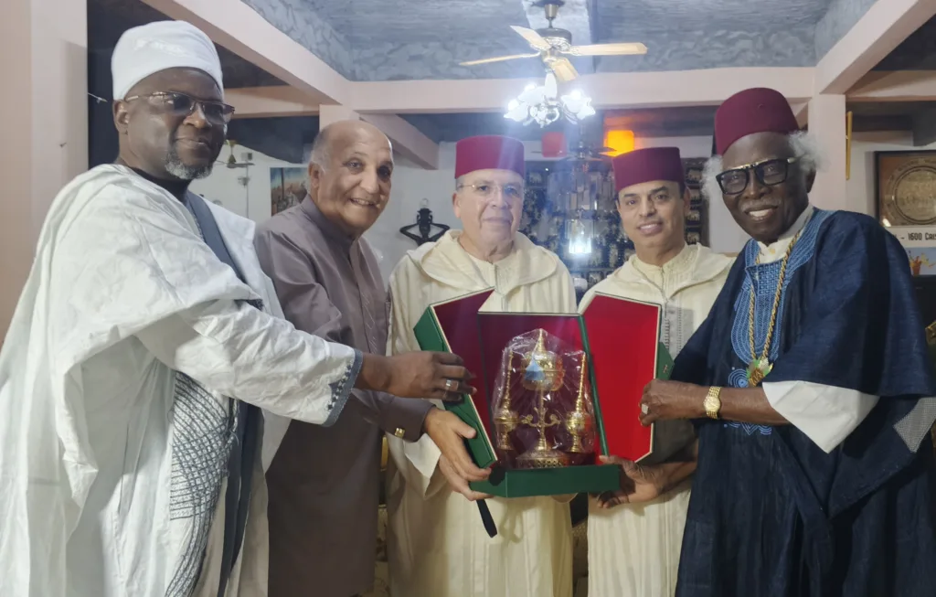Pour son engagement pour la paix et le vivre-ensemble : L’Ambassadeur du Maroc et sa délégation rendent hommage au patriarche da Silva