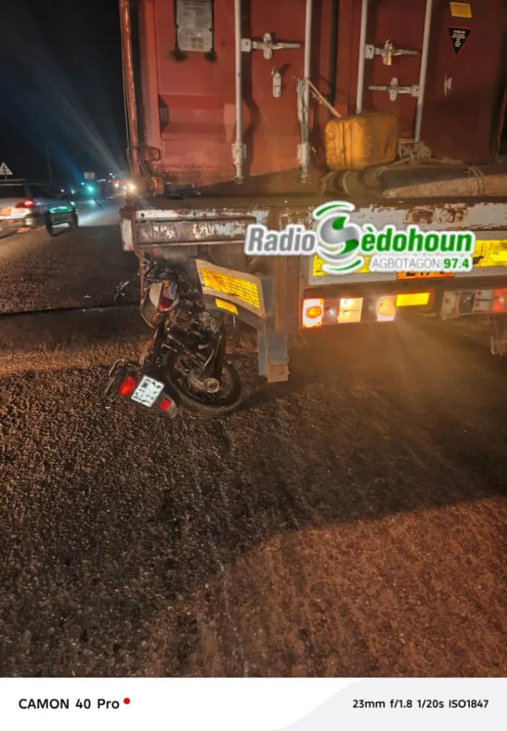 Accident mortel de la circulation à Sèhouè  : Un motocycliste sans casque décède après une collision avec un camion