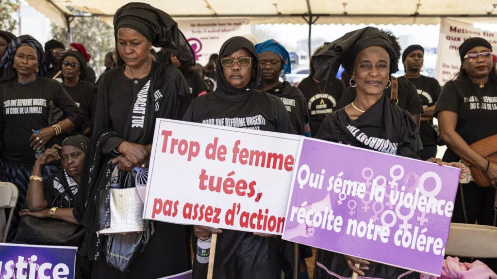 Sénégal : A Dakar, une marche contre les féminicides après la mort d&rsquo;une femme attaquée à l&rsquo;acide