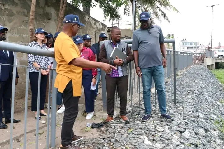 Assainissement à Cotonou : À Akogbato, le Maire Gnacadja prône l&rsquo;action citoyenne contre les inondations